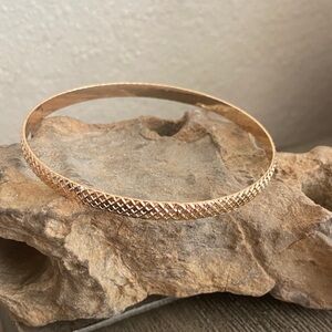 5/$10❤️❤️❤️NEW Gold Tone Zinc Alloy Bangle Bracelet